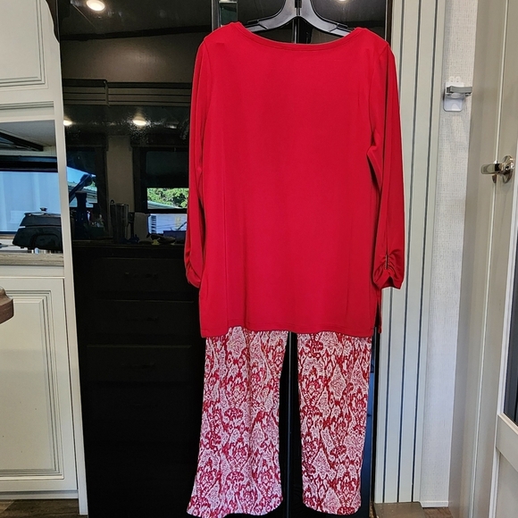 SUSAN GRAVER TOP/ IMAN PANTS - Picture 3 of 14